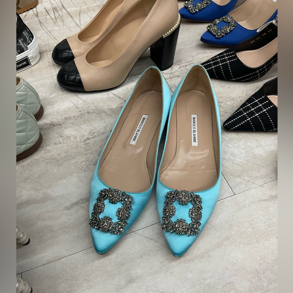 Manolo Blahnik HANGISI flats smooth satin Slim